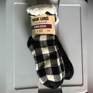 NEW Muk Luks Black and Cream Checkered Cabin Socks